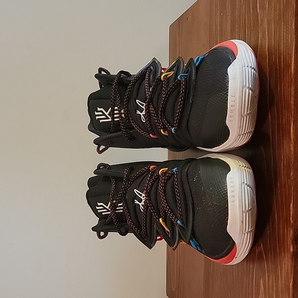 Nike Kyrie 5 Friends Sz 10.5 - Picture 2 of 8
